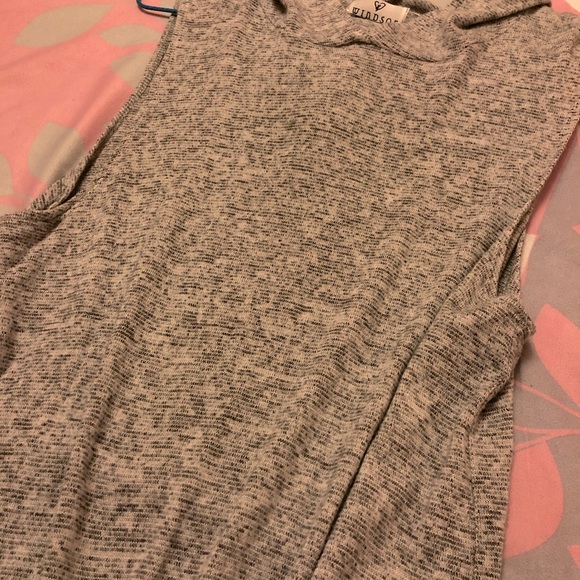 Gray sleeveless sweater - Picture 4 of 4